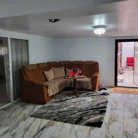 Appartamento Apartament Cu Terasa Si Gratar Satu Mare Esterno foto