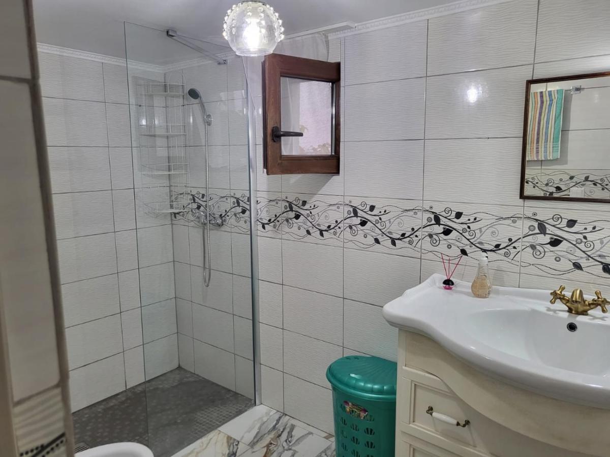 Appartamento Apartament Cu Terasa Si Gratar Satu Mare Esterno foto