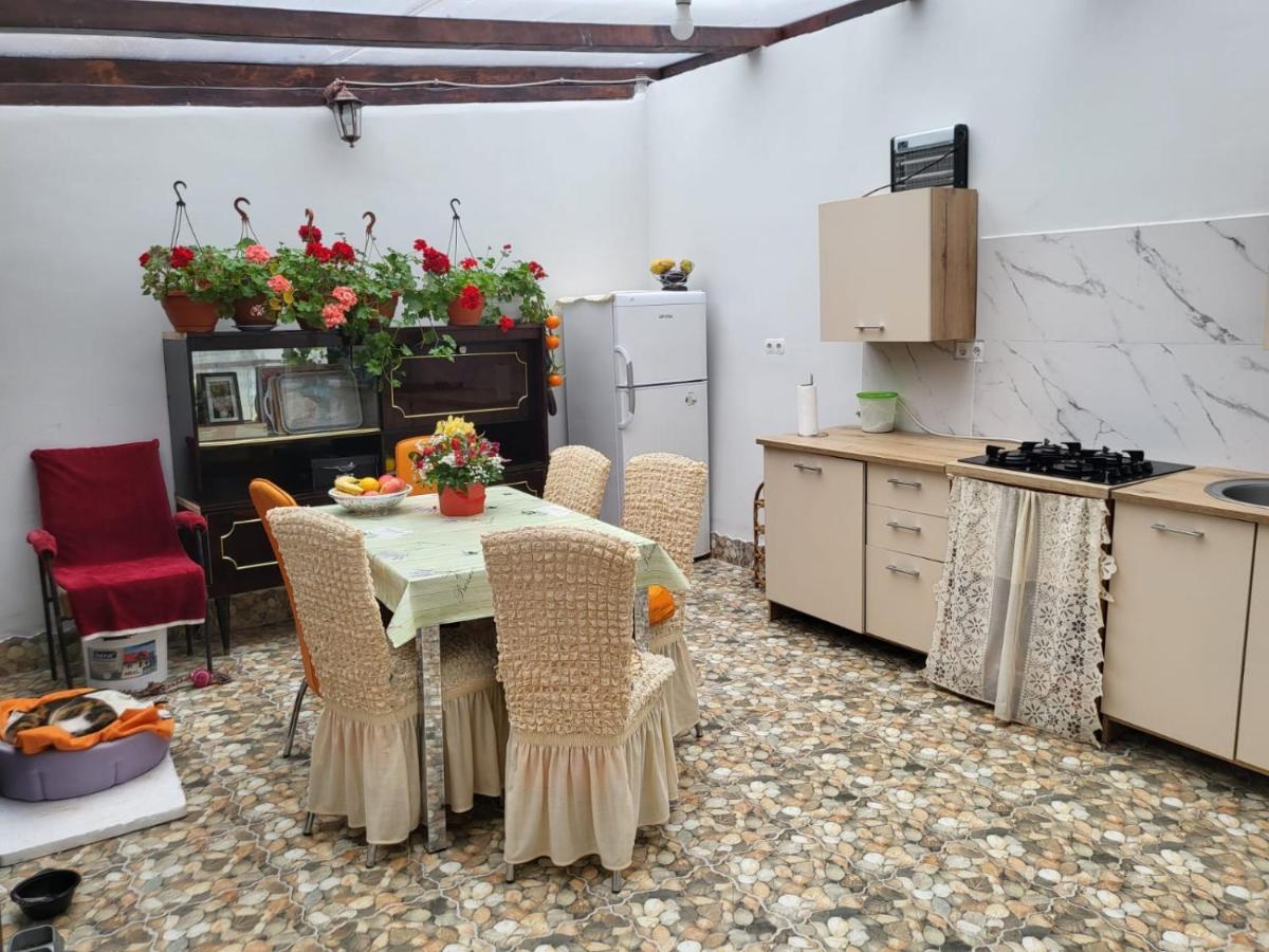 Appartamento Apartament Cu Terasa Si Gratar Satu Mare Esterno foto