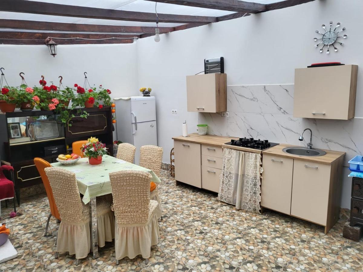 Appartamento Apartament Cu Terasa Si Gratar Satu Mare Esterno foto