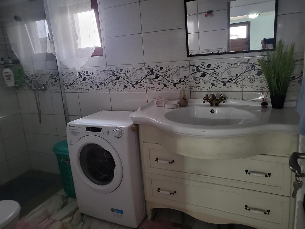 Appartamento Apartament Cu Terasa Si Gratar Satu Mare Esterno foto
